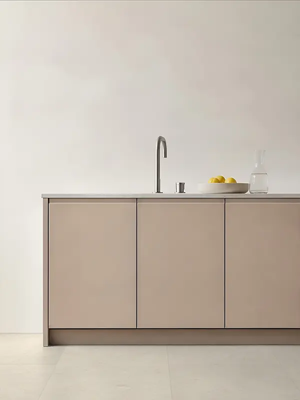 Kitchen with handleless Finger Pull doors